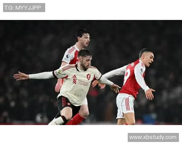 利物浦与曼城激战正酣比分悬念迭起引发球迷热议